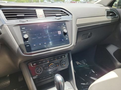Used 2018 Volkswagen Tiguan SE w/ Panoramic Sunroof Package FWD image 22
