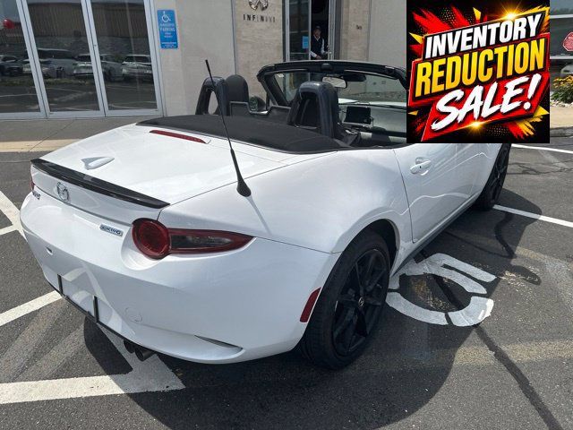 Used 2020 MAZDA MX-5 Miata Club RWD image 12