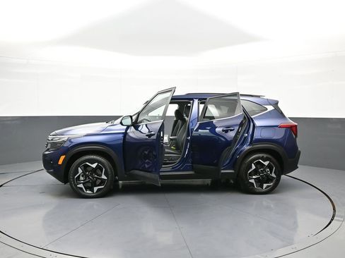 Certified 2025 Kia Seltos EX AWD/4WD image 42