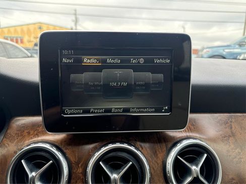 Used 2017 Mercedes-Benz GLA 250 image 14