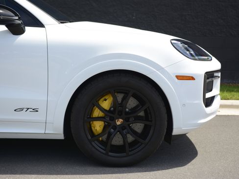 Certified 2026 Porsche Cayenne GTS AWD/4WD image 9