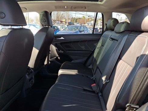 Used 2022 Volkswagen Tiguan SE image 10