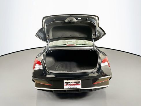 Used 2025 Hyundai Elantra SEL FWD image 34