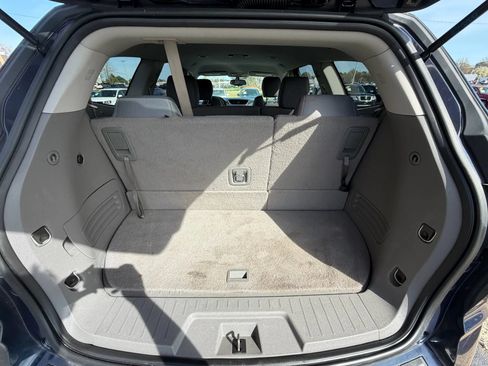 Used 2017 Chevrolet Traverse LS FWD image 9
