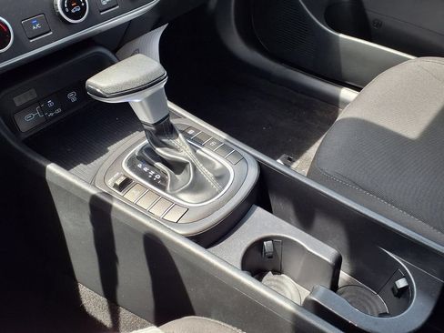 Used 2024 Hyundai Kona SE AWD/4WD image 13