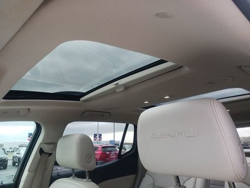 Used 2021 GMC Acadia Denali w/ Denali Technology Package image 22