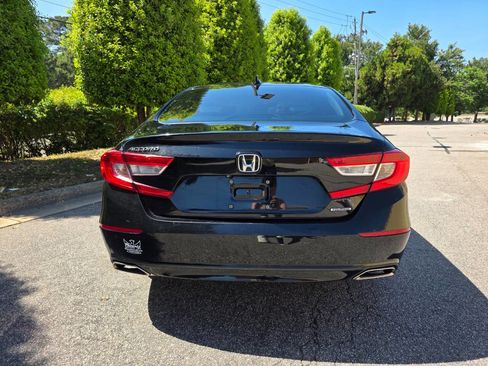 Used 2018 Honda Accord Touring image 4