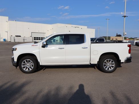 Used 2022 Chevrolet Silverado 1500 LTZ w/ LTZ Premium Package AWD/4WD image 4