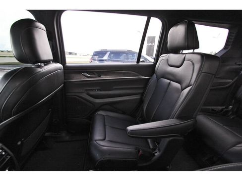 Used 2024 Jeep Grand Cherokee L Limited w/ Black Appearance Package RWD image 12