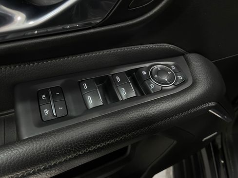 Used 2021 GMC Yukon Denali w/ Advanced Technology Package image 16