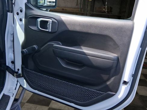 Used 2022 Jeep Wrangler Sport AWD/4WD image 10