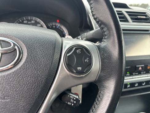 Used 2014 Toyota Camry SE image 19