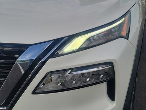 Used 2023 Nissan Rogue SV image 10