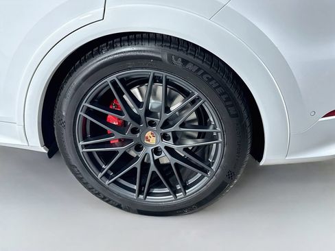 Certified 2026 Porsche Cayenne GTS AWD/4WD image 34