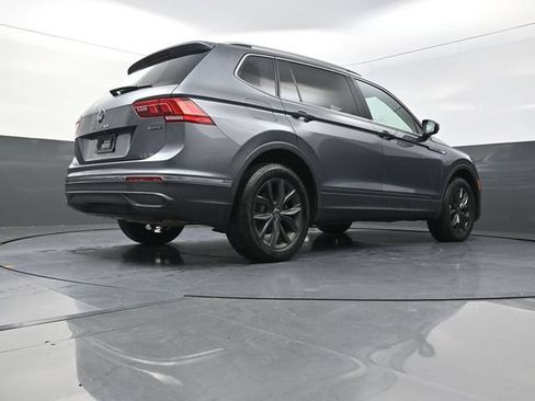 Used 2024 Volkswagen Tiguan SE AWD/4WD image 37