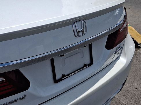Used 2016 Honda Accord Touring image 4
