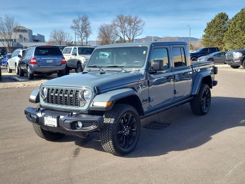 Used 2025 Jeep Gladiator Sport image 4