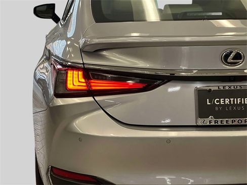 Used 2025 Lexus ES 300h w/ Premium Package image 12
