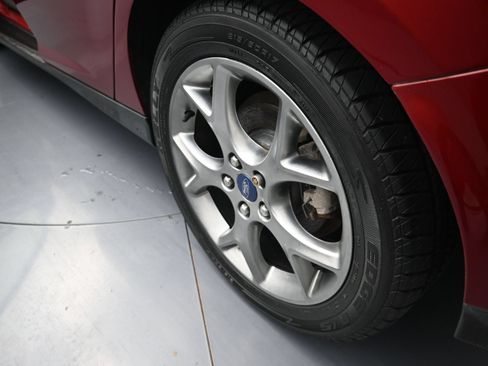 Used 2014 Ford Focus SE w/ Equipment Group 201A FWD image 30