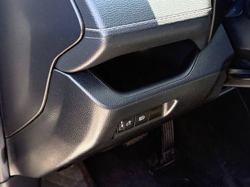 Used 2022 Toyota RAV4 XLE FWD image 5