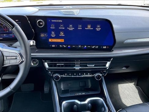 Used 2026 Chevrolet Traverse High Country FWD image 7