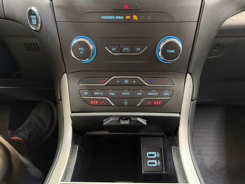 Used 2020 Ford Edge SEL w/ Cold Weather Package AWD/4WD image 28