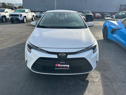 Used 2025 Toyota Corolla LE image 5