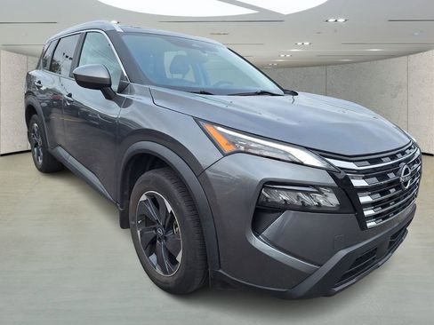 Used 2024 Nissan Rogue SV w/ SV Premium Package image 6