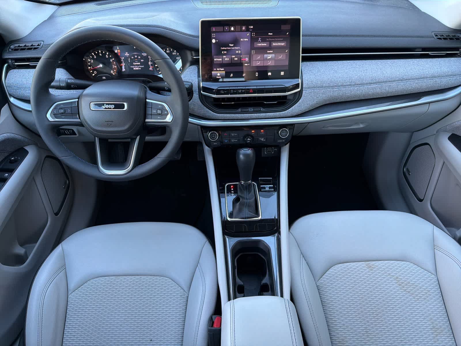 Used 2022 Jeep Compass Latitude w/ Sun and Sound Group FWD image 3
