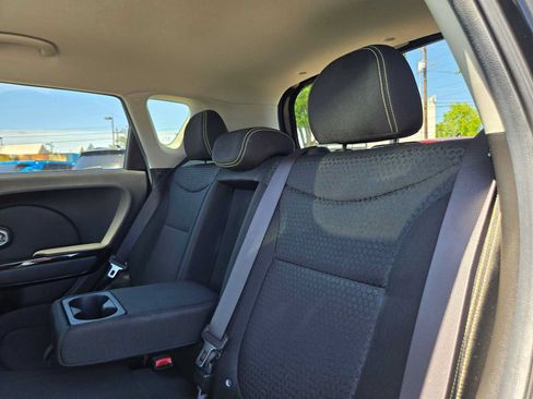 Used 2016 Kia Soul + w/ Audio Package FWD image 16