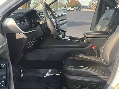 New 2025 Jeep Grand Cherokee Limited image 15