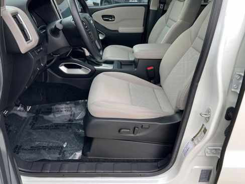 Certified 2025 Nissan Frontier SV image 17