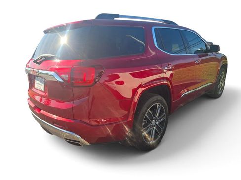 Used 2019 GMC Acadia Denali w/ Technology Package FWD image 4