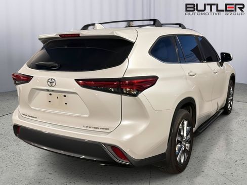 Used 2022 Toyota Highlander Limited AWD/4WD image 9