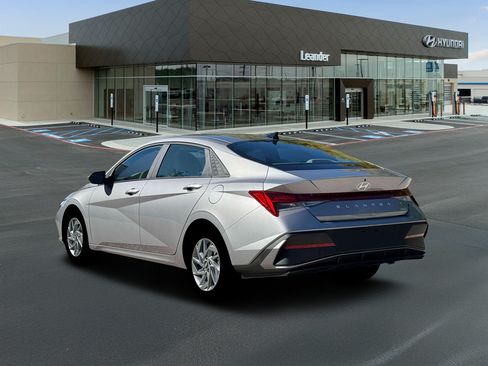 New 2026 Hyundai Elantra Hybrid FWD image 5