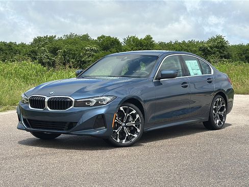 New 2025 BMW 330i Sedan w/ Premium Package image 2