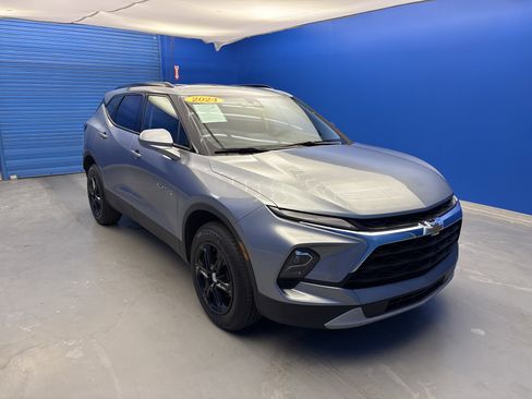 Used 2024 Chevrolet Blazer LT w/ Convenience Package FWD image 2