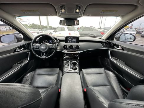 Used 2018 Kia Stinger RWD image 11