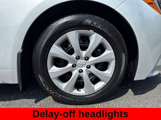 Used 2025 Toyota Corolla LE FWD image 40
