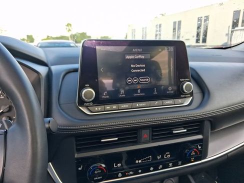 Used 2025 Nissan Rogue SV w/ SV Premium Package FWD image 20