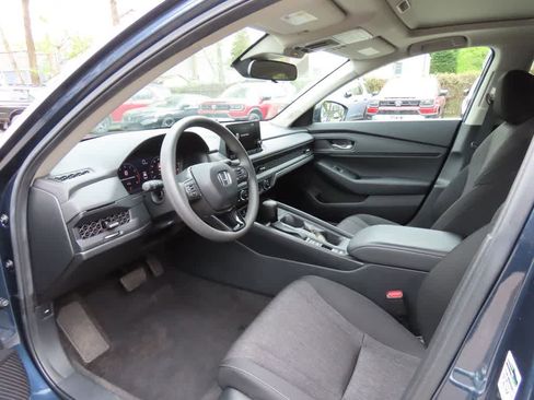 Used 2025 Honda Accord SE image 2