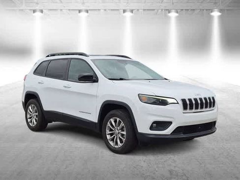 Used 2022 Jeep Cherokee Latitude Lux w/ Sun & Sound Group AWD/4WD image 2