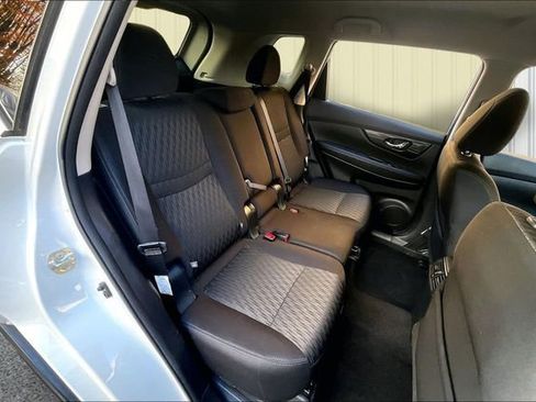 Used 2019 Nissan Rogue SV image 25