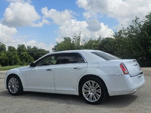 Used 2014 Chrysler 300 C RWD image 5