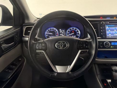 Used 2018 Toyota Highlander Limited AWD/4WD image 18