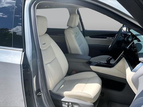 Used 2024 Cadillac XT6 Premium Luxury FWD image 9