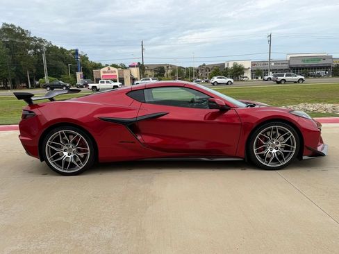 Used 2024 Chevrolet Corvette Z06 RWD image 9