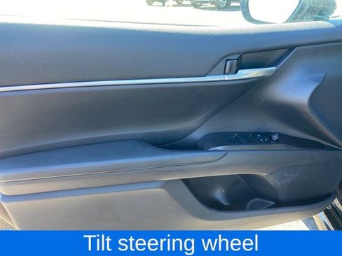 Used 2022 Toyota Camry SE image 14