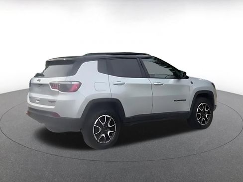 Used 2025 Jeep Compass Trailhawk AWD/4WD image 15