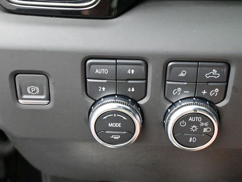 Used 2024 GMC Sierra 2500 AT4 w/ AT4 Premium Plus Package AWD/4WD image 20